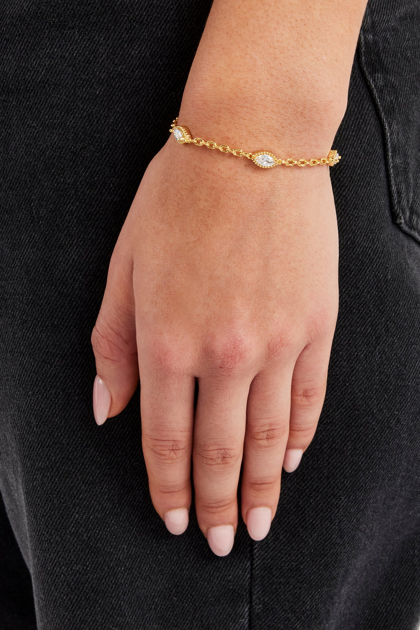 Rolo-Armband mit ovalem Eisstein – 6 mm – Gold
